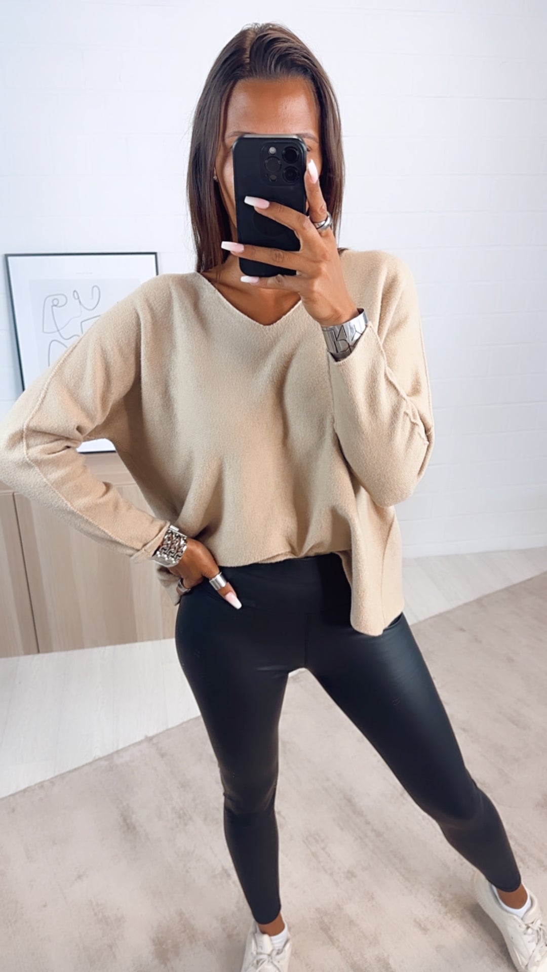 Leichter, super weicher Pullover, V-Ausschnitt / beige  Art. 7160