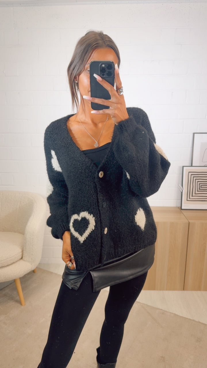 HERZEN Cardigan mit bunten Knöpfen / schwarz - beige Art. 12538