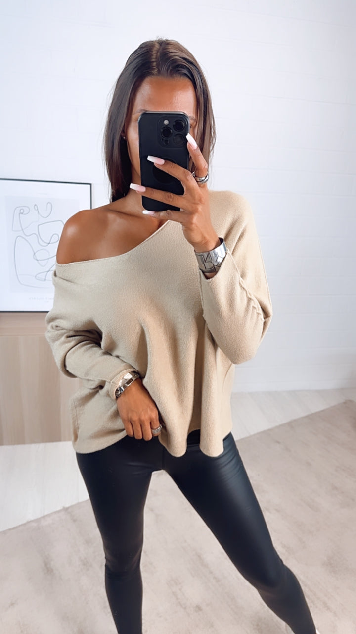 Leichter, super weicher Pullover, V-Ausschnitt / beige  Art. 7160