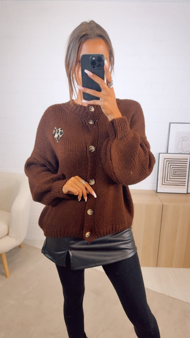 Strick Cardigan mit Leo Herz / schoko braun Art. 12529