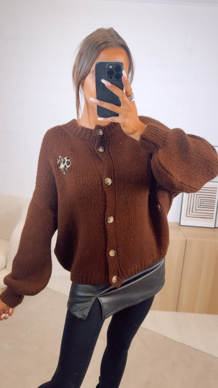 Strick Cardigan mit Leo Herz / schoko braun Art. 12529