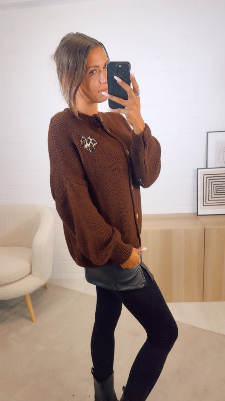Strick Cardigan mit Leo Herz / schoko braun Art. 12529
