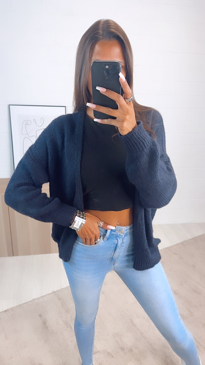 Offener, mittellang geschnittener Strick Cardigan / dunkel blau Art. 7204