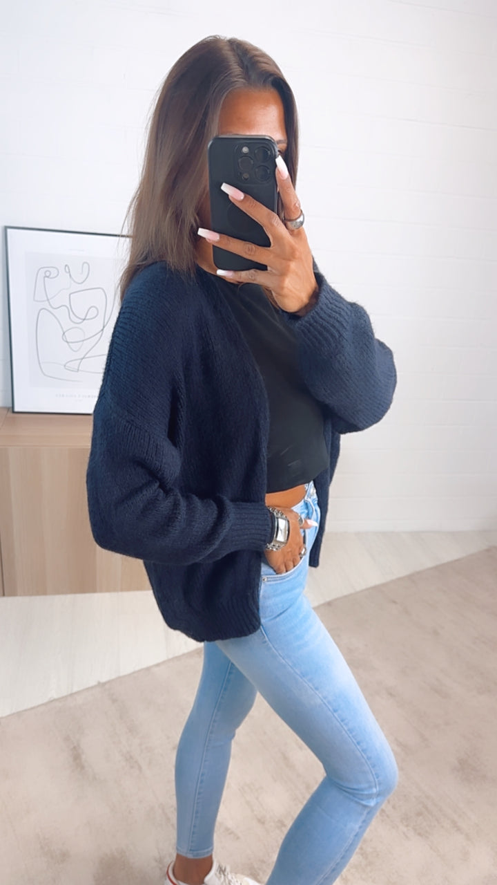 Offener, mittellang geschnittener Strick Cardigan / dunkel blau Art. 7204