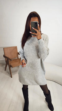 Strick Long Pullover / Kleid mit engeren Ärmeln / hell grau Art. 7892