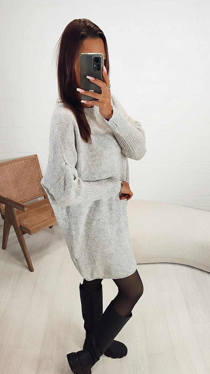 Strick Long Pullover / Kleid mit engeren Ärmeln / hell grau Art. 7892