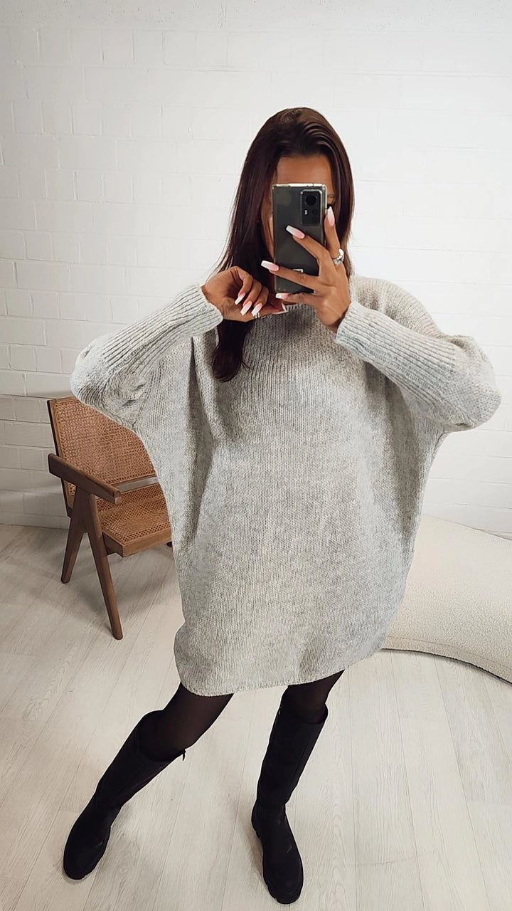 Strick Long Pullover / Kleid mit engeren Ärmeln / hell grau Art. 7892