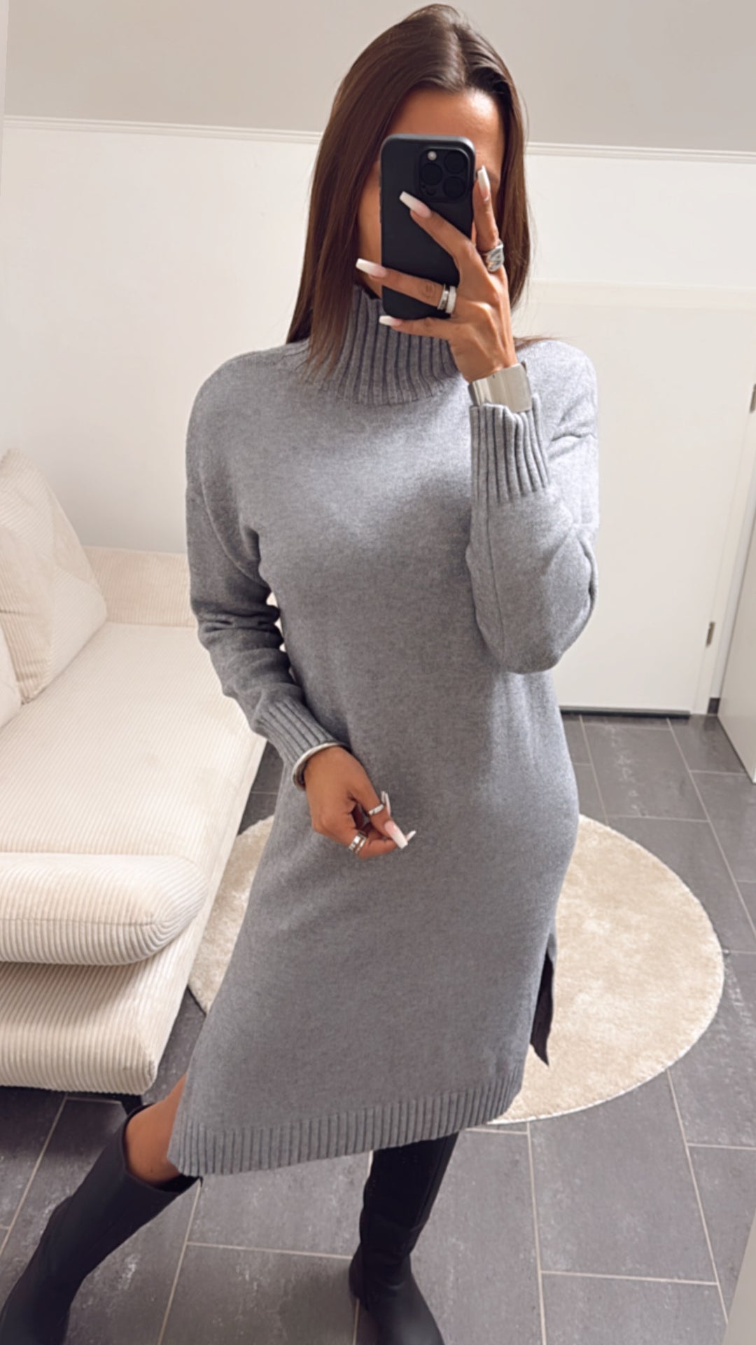 Strick Kleid mit geripptem Kragen, Schlitz / hell grau Art. 8164