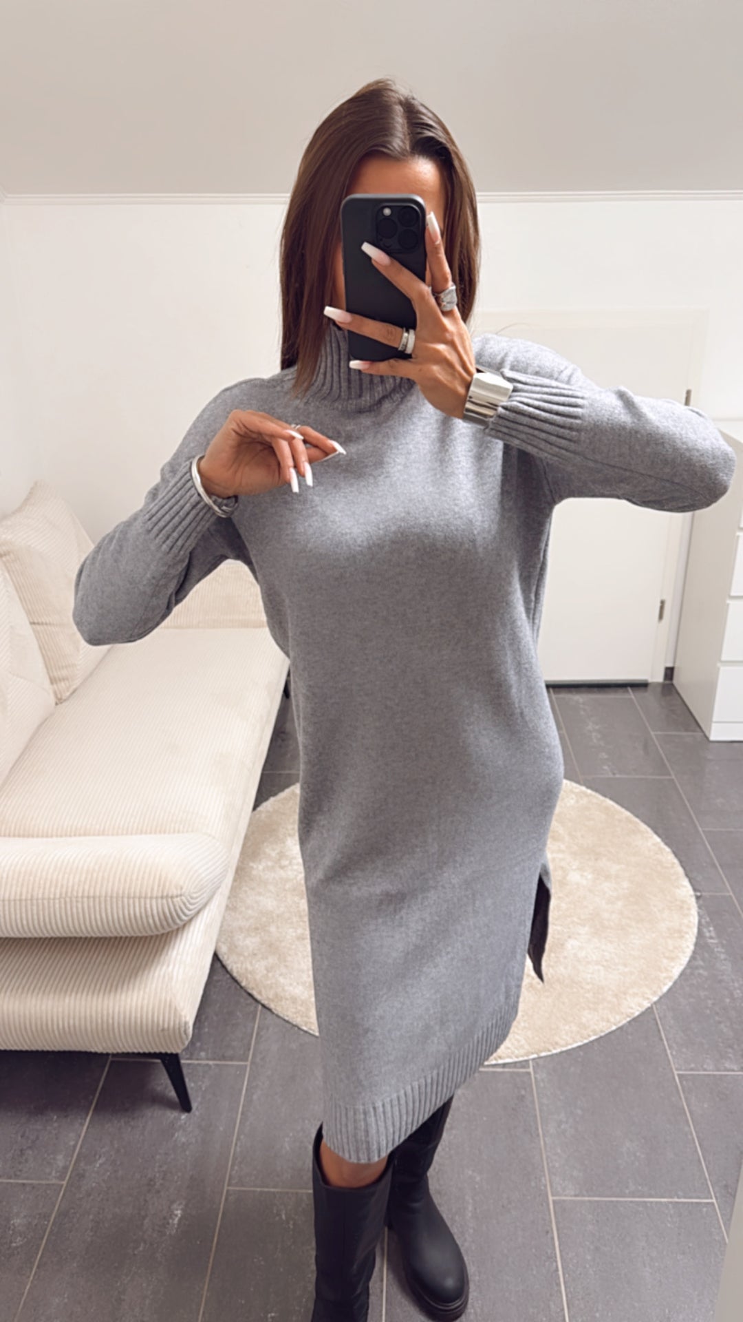 Strick Kleid mit geripptem Kragen, Schlitz / hell grau Art. 8164