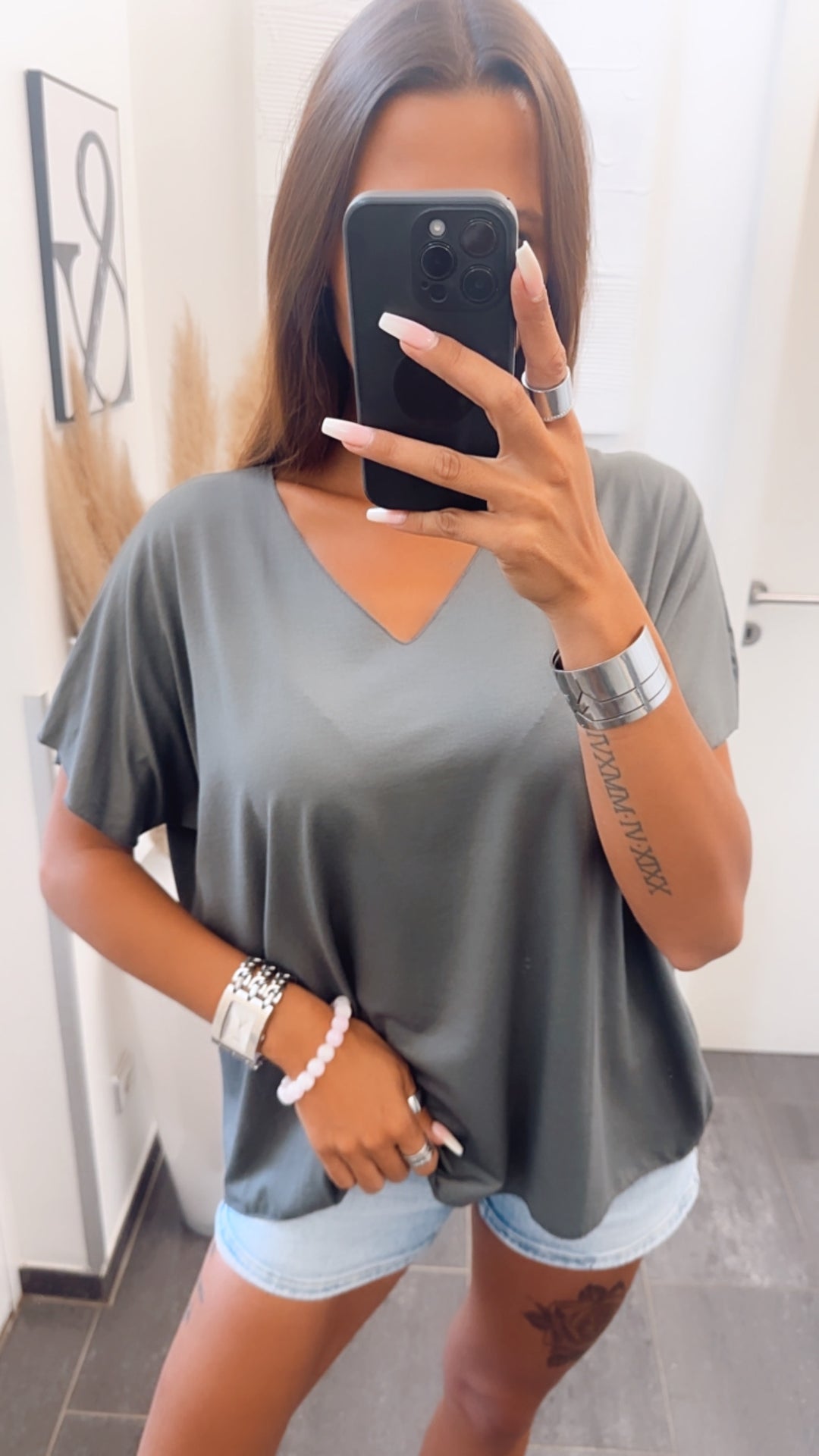 T-shirt Oberteil mit V-Ausschnitt / dunkel grau Art. 7278