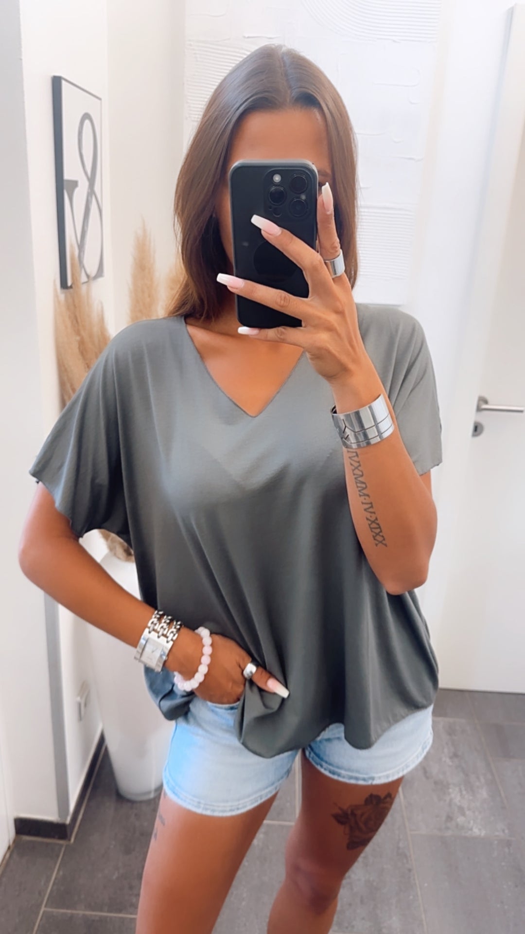 T-shirt Oberteil mit V-Ausschnitt / dunkel grau Art. 7278