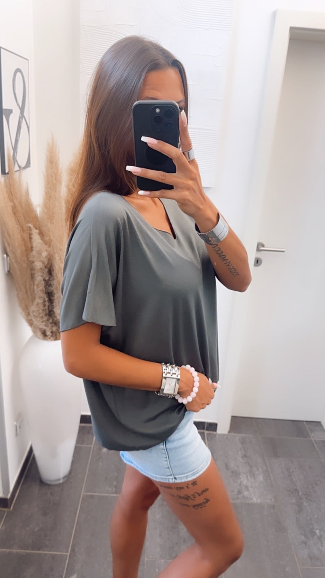 T-shirt Oberteil mit V-Ausschnitt / dunkel grau Art. 7278
