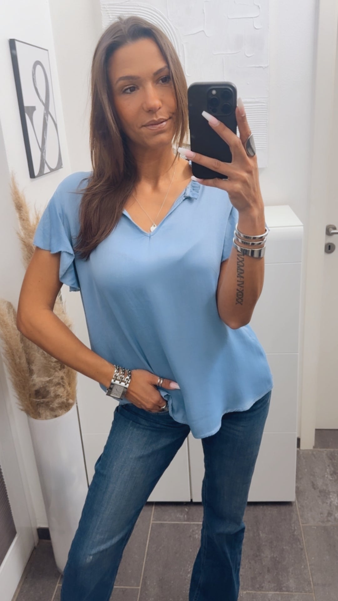 T-Shirt mit Volant Ausschnitt / denim blau Art. 14251