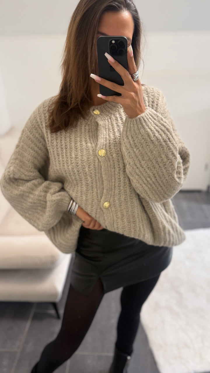 ultra weicher Cardigan mit goldenen Knöpfen / beige Art. 12655