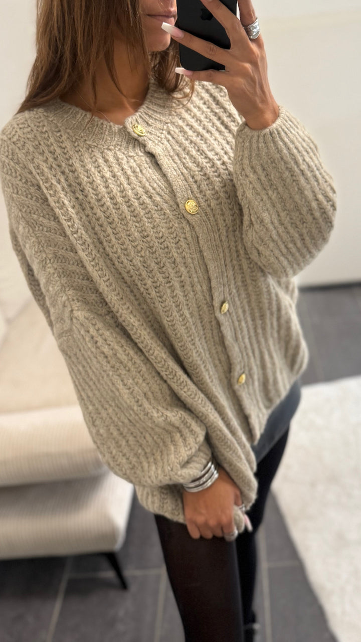 ultra weicher Cardigan mit goldenen Knöpfen / beige Art. 12655