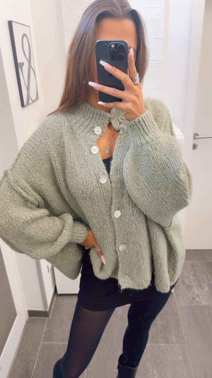 PERLMUTT KNÖPFE Kuschel Cardigan / khaki Art. 12359