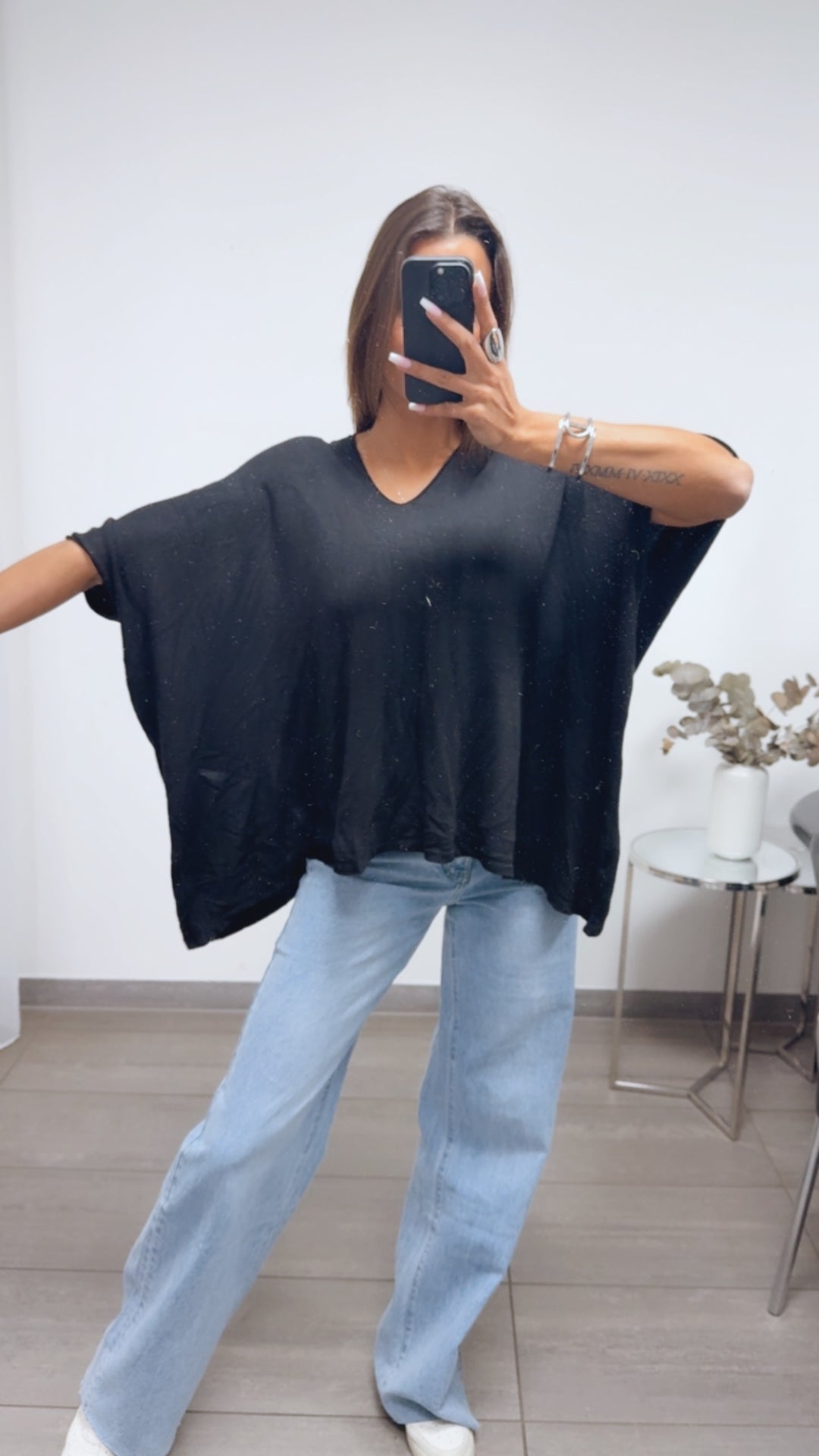 OVERSIZE leichter Pullover mit kurzen Fledermausärmeln / schwarz Art. 14514