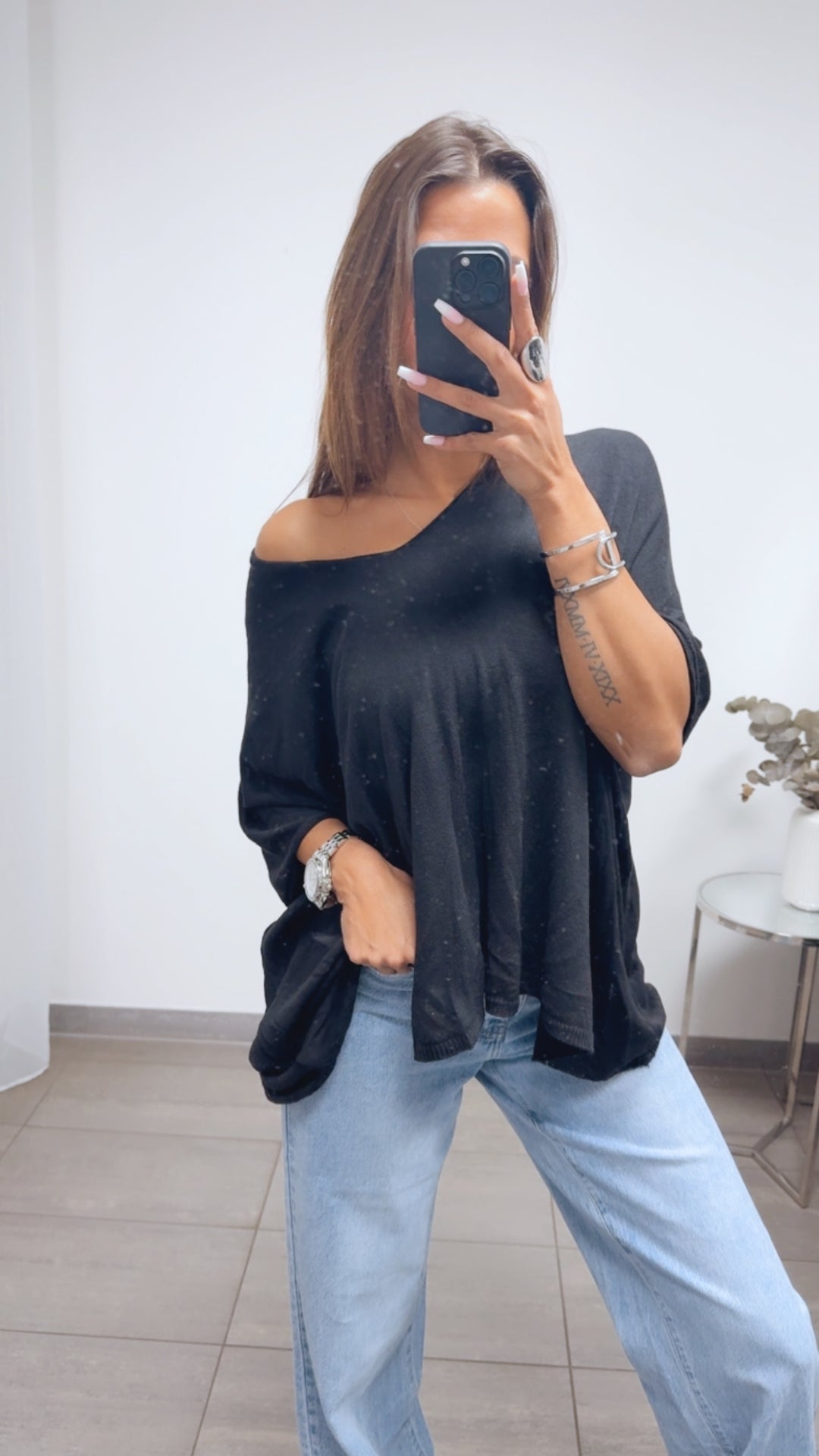OVERSIZE leichter Pullover mit kurzen Fledermausärmeln / schwarz Art. 14514