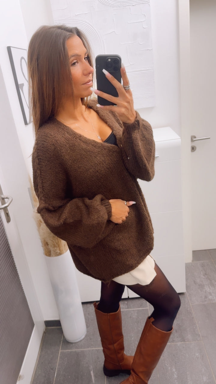 V-AUSSCHNITT Kuschel Cardigan mit goldenen Knöpfen und Taschen / braun Art. 12817