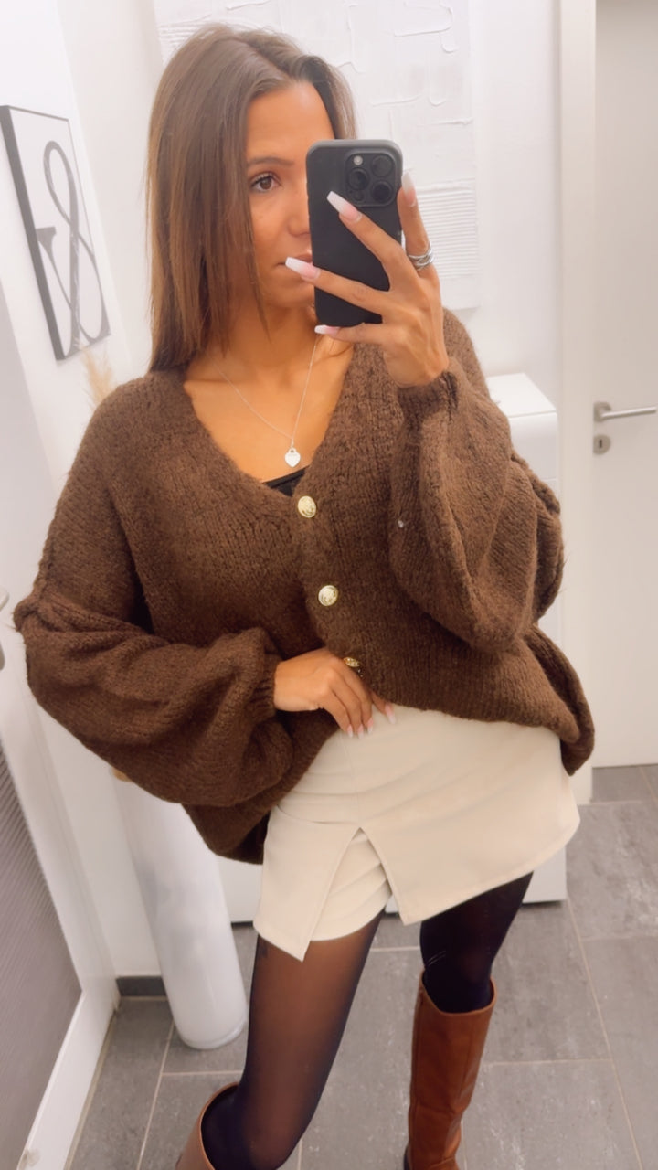 V-AUSSCHNITT Kuschel Cardigan mit goldenen Knöpfen und Taschen / braun Art. 12817