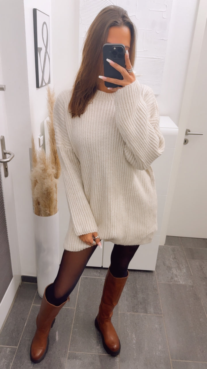 gradliniges Strick Kleid / Long Pullover mit weitem Arm, Rundausschnitt / creme beige Art. 12801