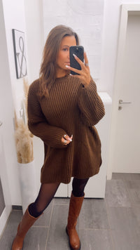 gradliniges Strick Kleid / Long Pullover mit weitem Arm, Rundausschnitt / Schoko braun Art. 12803