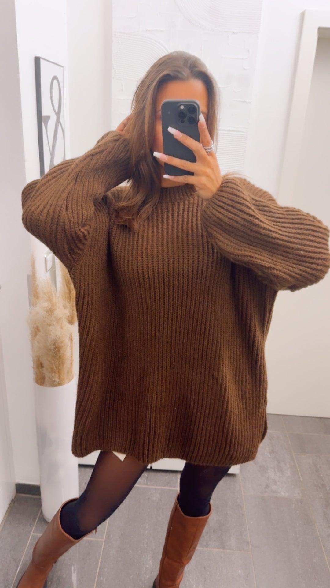 gradliniges Strick Kleid / Long Pullover mit weitem Arm, Rundausschnitt / Schoko braun Art. 12803