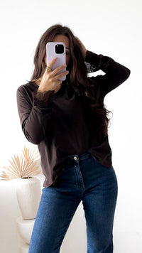 Oberteil mit spitzenbesetzten Ärmeln, V-Ausschnitt / schoko braun Art. 12903