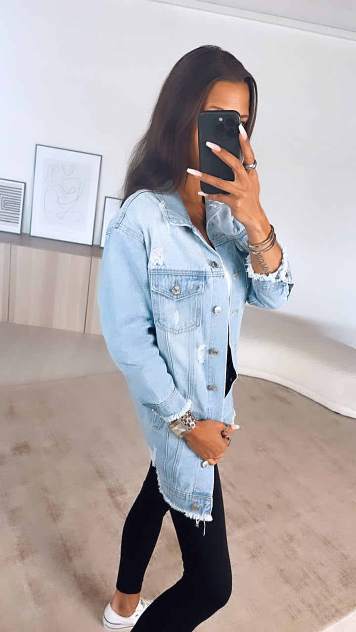 Lange Jeansjacke mit used Elementen / hell Art. 5812