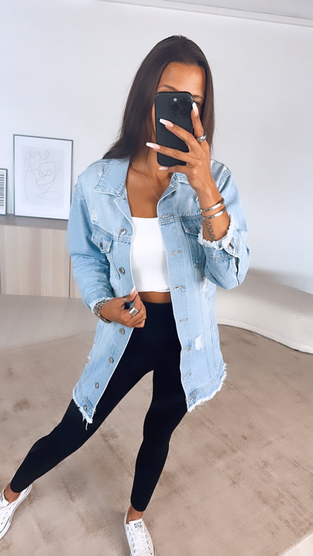 Lange Jeansjacke mit used Elementen / hell Art. 5812