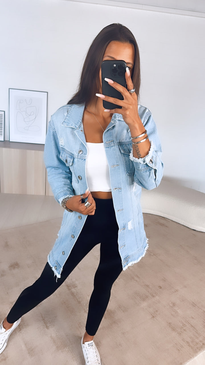 Lange Jeansjacke mit used Elementen / hell Art. 5812