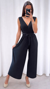 langer Plissee Jumpsuit, schöner Ausschnitt / schwarz Art. 5995