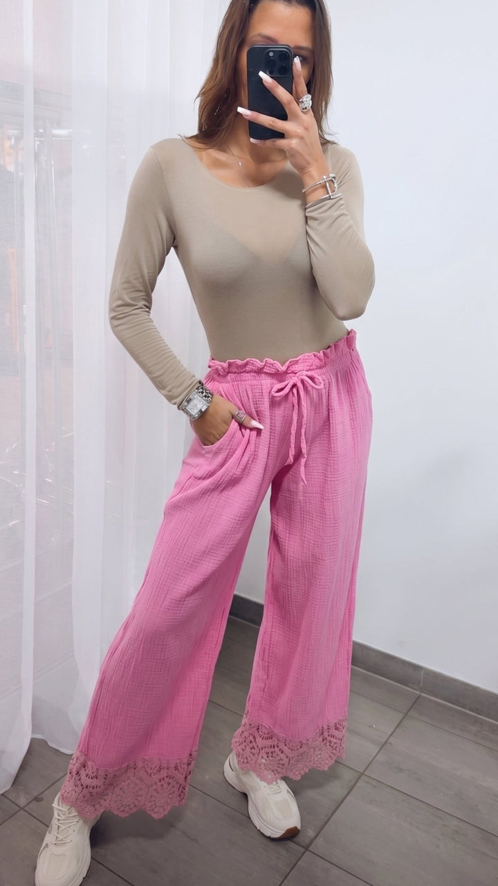 lange Musselin Hose mit Häkel Applikationen / soft pink Art. 15848