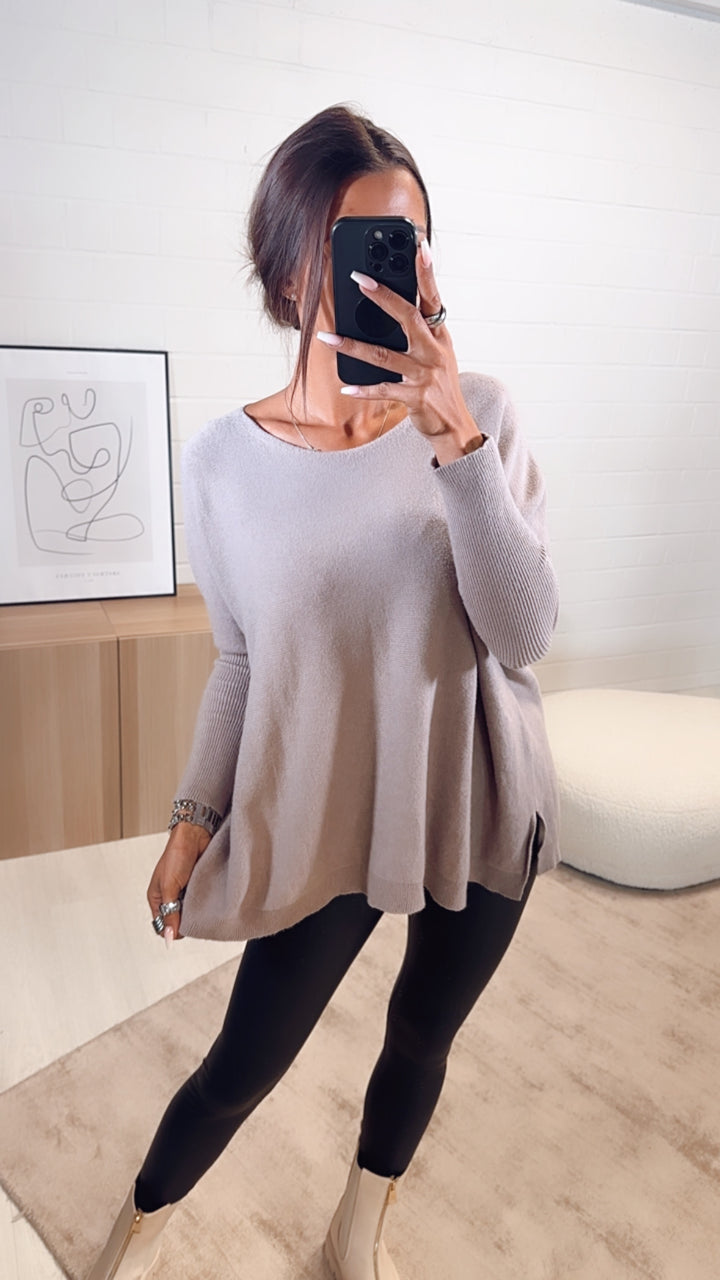 Variante ultra weicher Pullover mit Fledermausärmeln / taupe Art. 7453