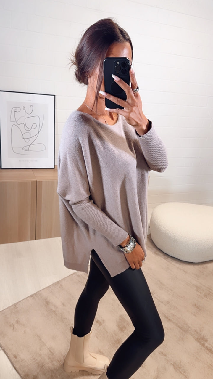 Variante ultra weicher Pullover mit Fledermausärmeln / taupe Art. 7453