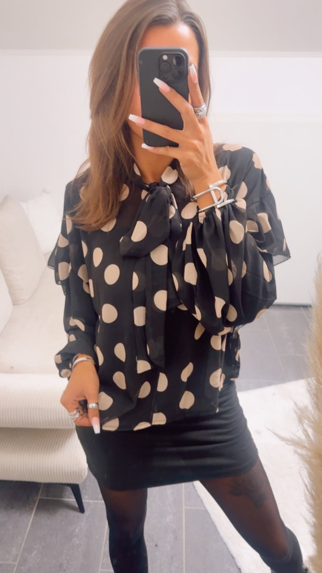 PUNKTE Transparente Bluse mit Schleife / schwarz - creme Art. 12968