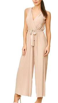 langer Plissee Jumpsuit, schöner Ausschnitt / beige Art. 14458