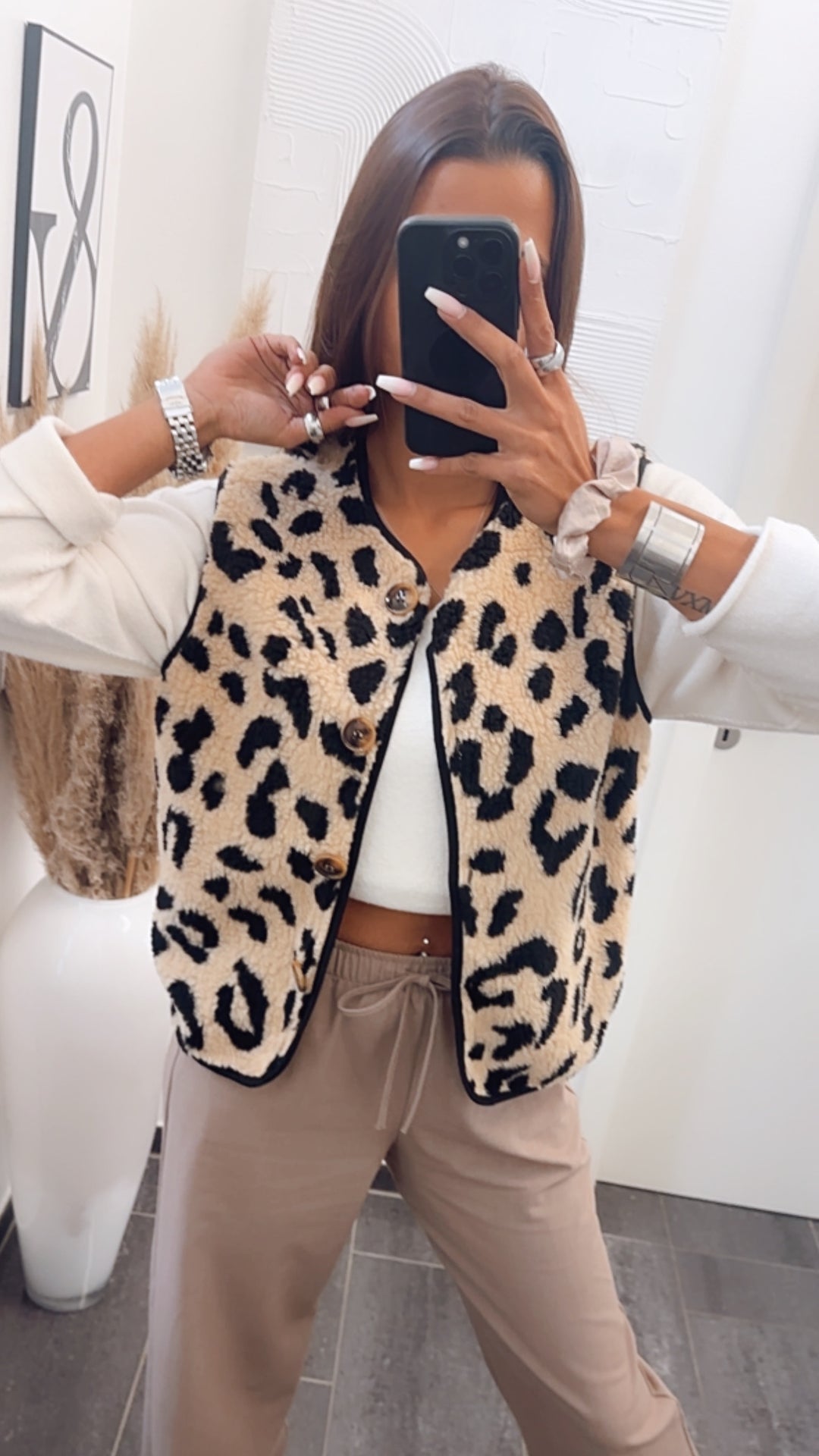 leichte Teddy Weste im Leo Look / camel - schwarz Art. 7545