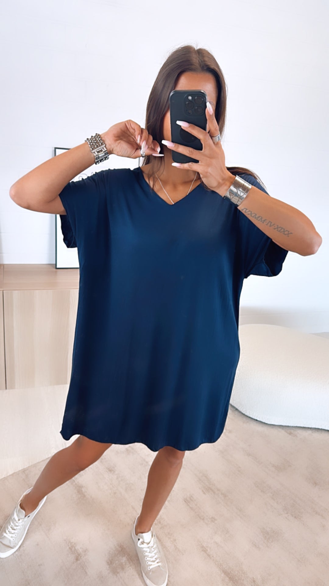 T-shirt Kleid mit V-Ausschnitt / dunkel blau Art. 6281