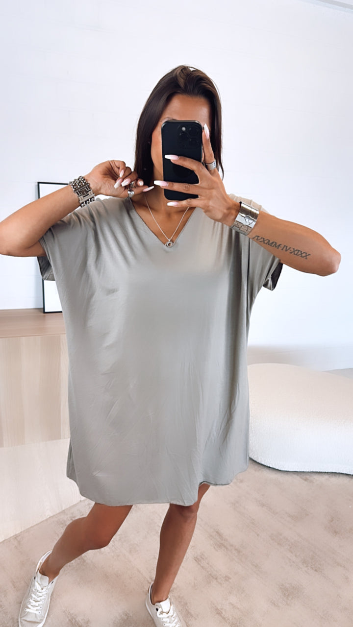 T-shirt Kleid mit V-Ausschnitt / schlamm Art. 6288