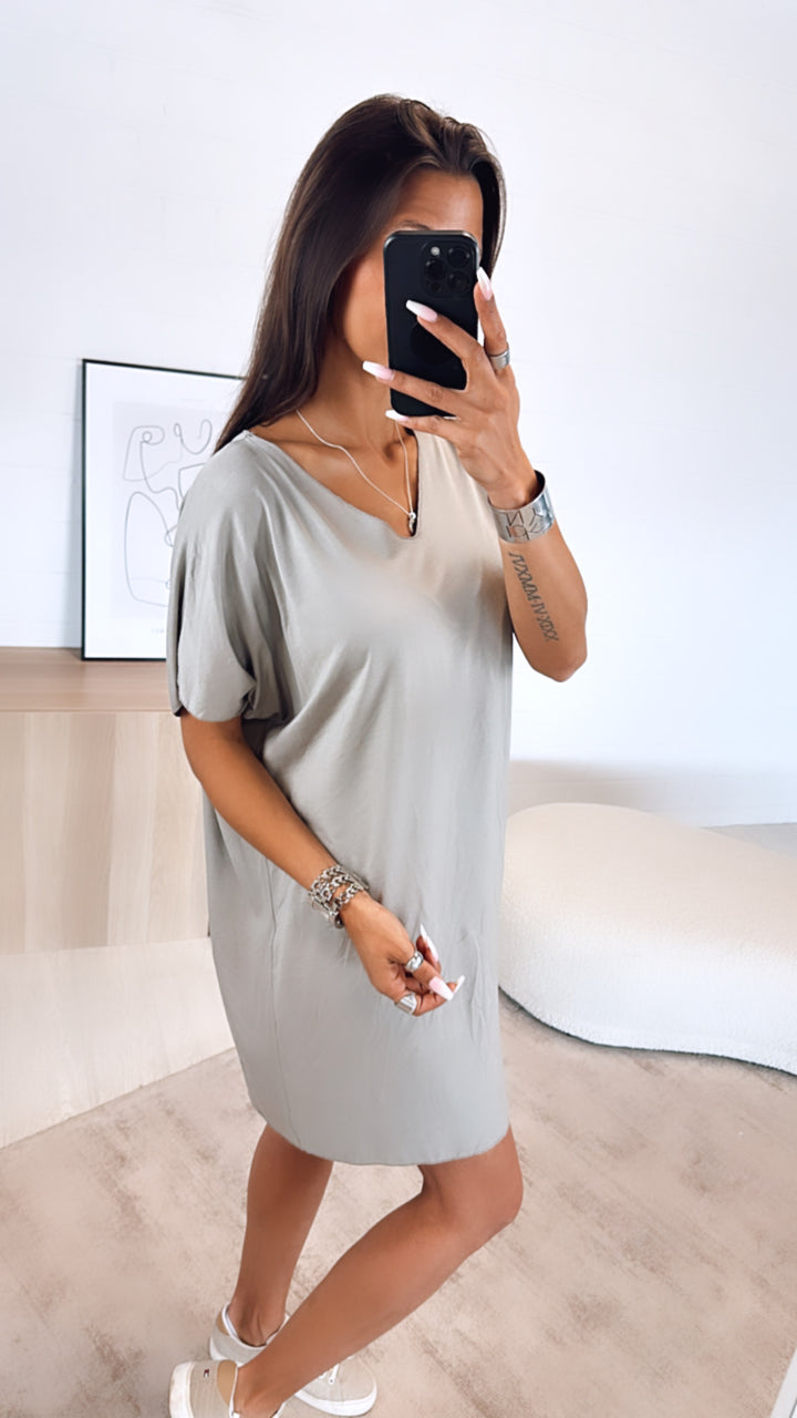 T-shirt Kleid mit V-Ausschnitt / schlamm Art. 6288