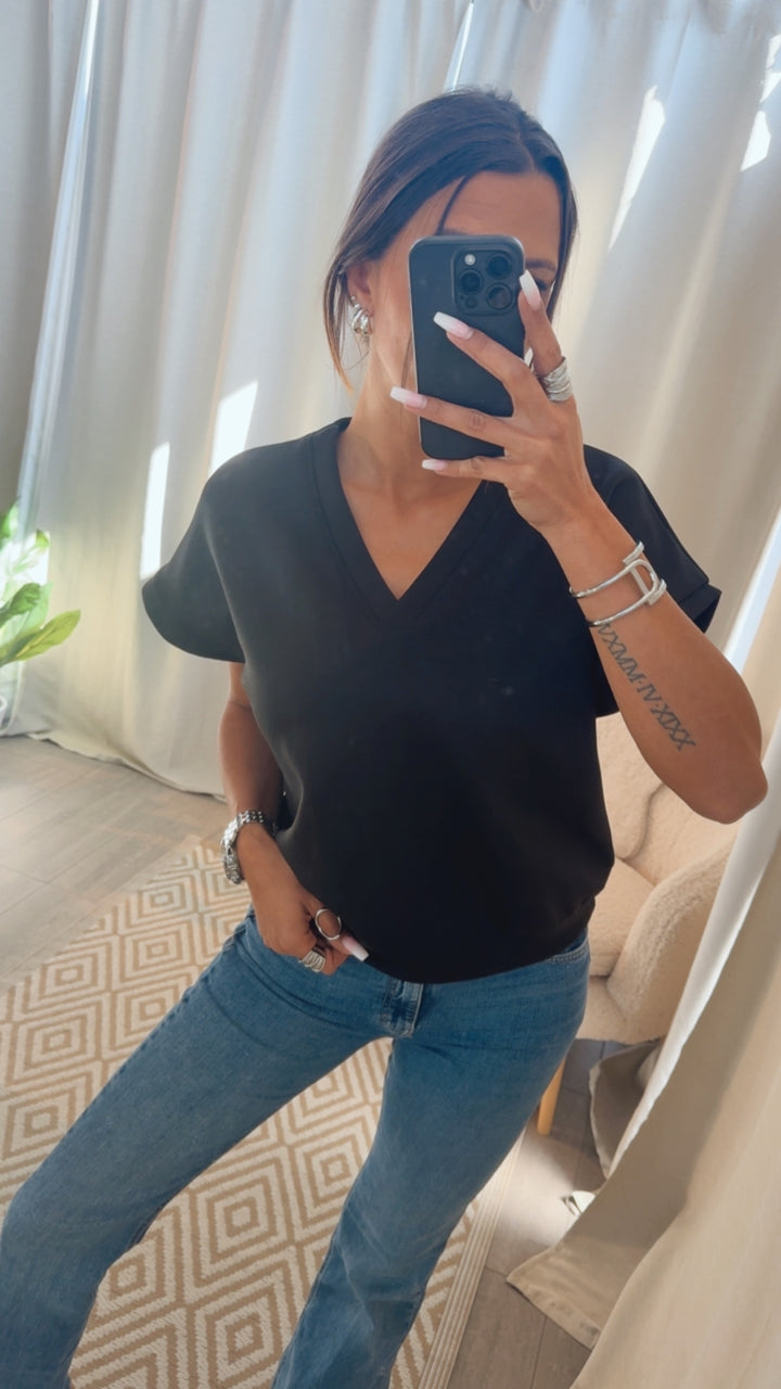 Softes Butter Stoff T-Shirt mit V-Ausschnitt / schwarz Art.14776
