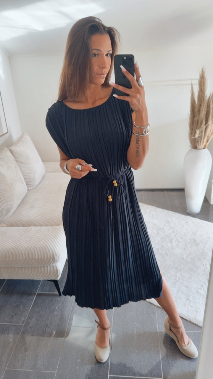 Plissiertes MIDI Kleid mit Bindegürtel / dunkel blau - schwarz Art.14787