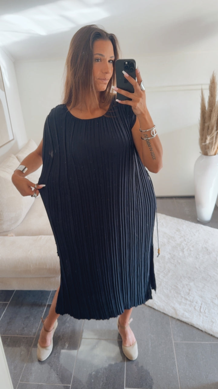 Plissiertes MIDI Kleid mit Bindegürtel / dunkel blau - schwarz Art.14787