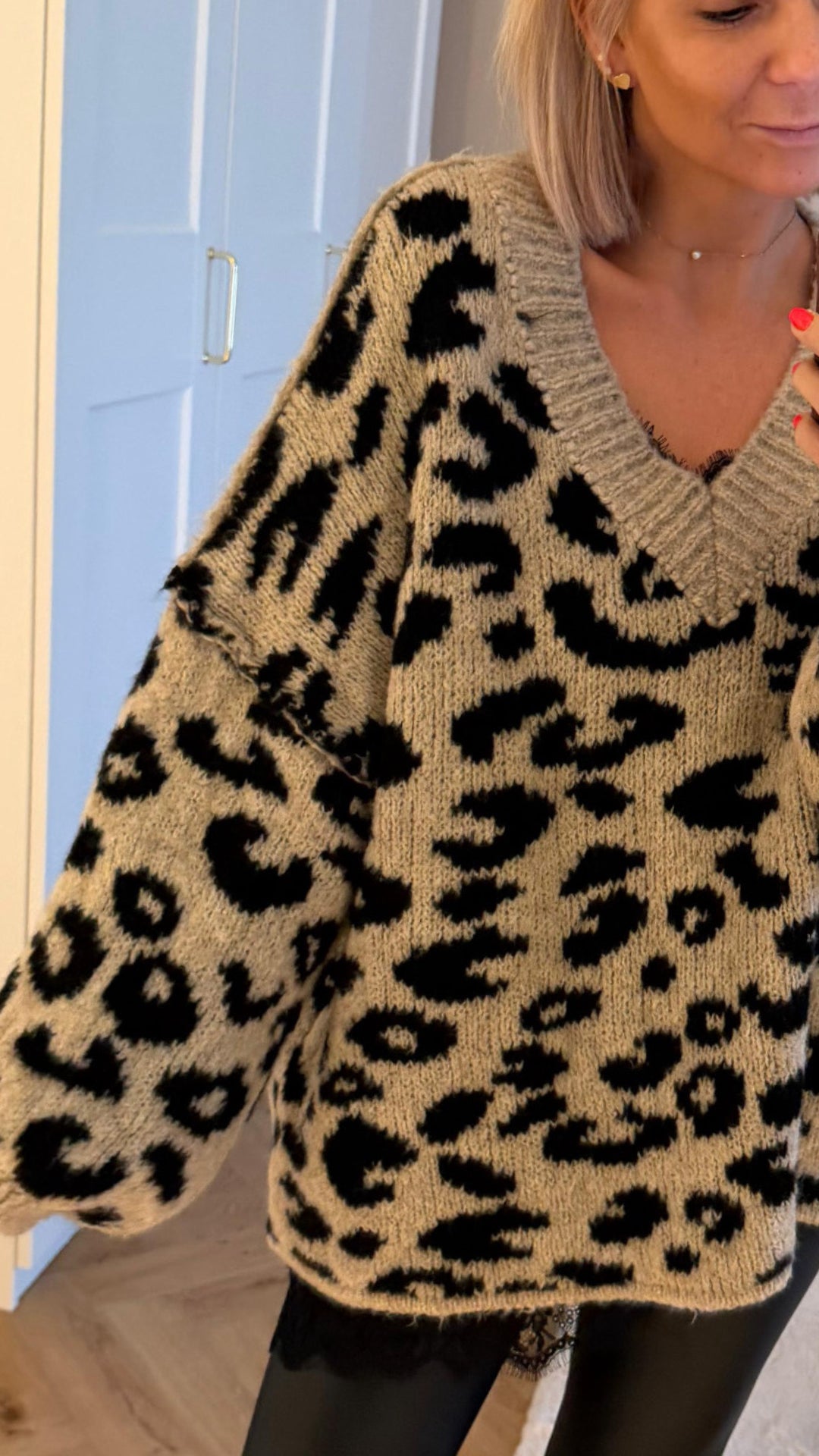 V-AUSSCHNITT LEO Oversize Kuschel - Pullover / beige - schwarz Art. 13052