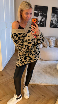 V-AUSSCHNITT LEO Oversize Kuschel - Pullover / beige - schwarz Art. 13052