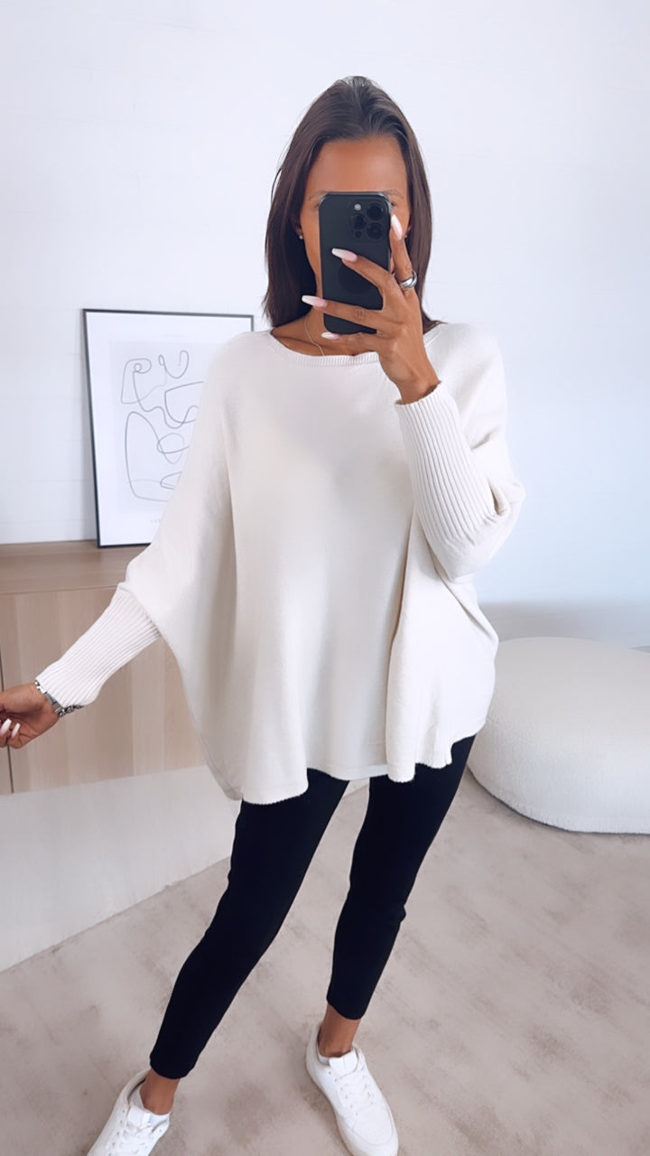 ultra weicher Pullover mit Fledermausärmeln / beige Art. 6377