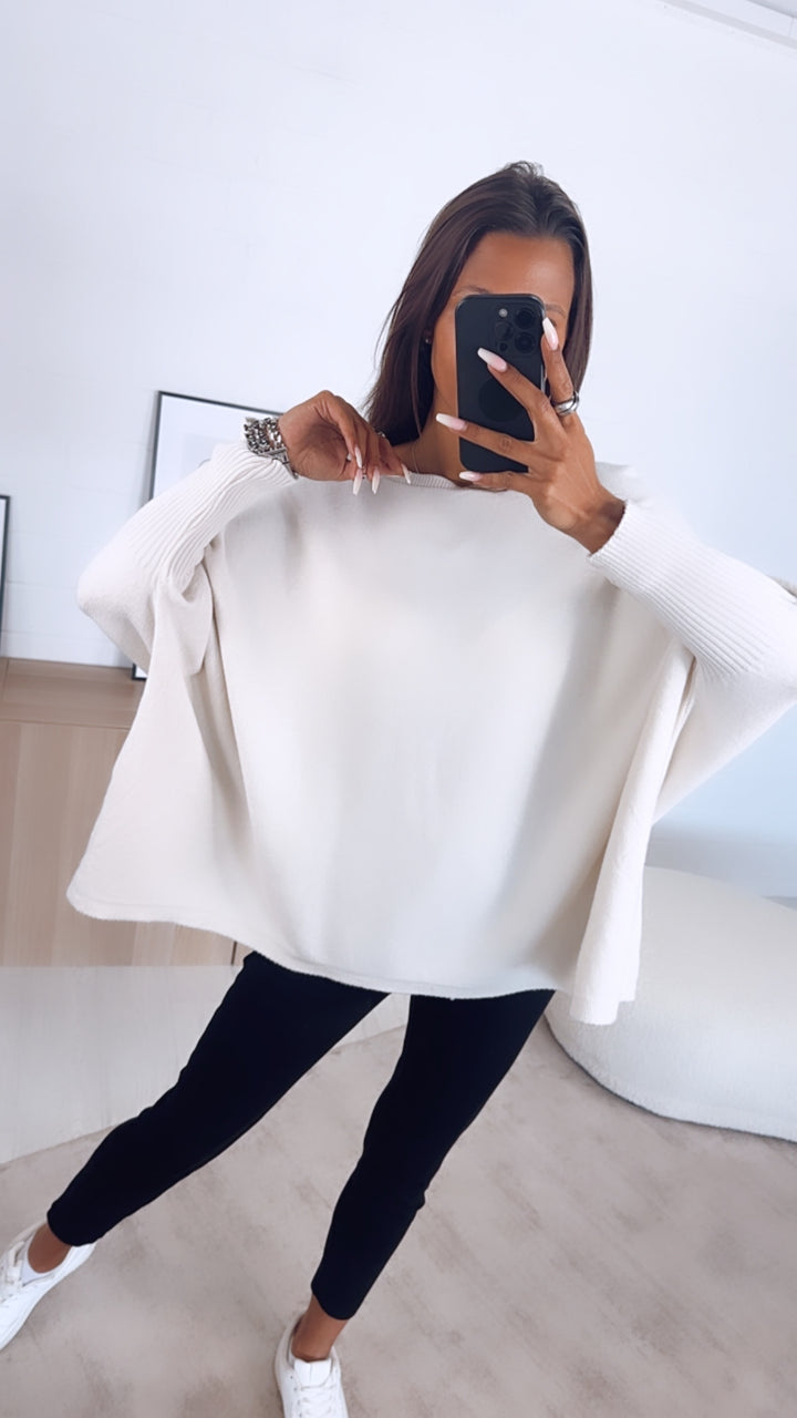 ultra weicher Pullover mit Fledermausärmeln / beige Art. 6377