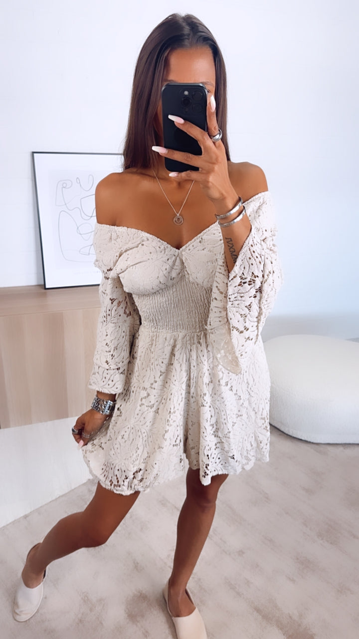 kurzer Jumpsuit in Spitzen Optik / beige Art. 6407