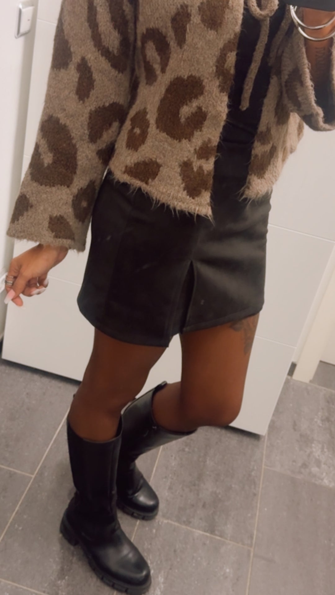 VELOURS Mini Rock mit integrierter Hose / schwarz Art. 13310